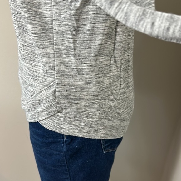 ATHLETA Mindset Sweatshirt Grey Heather Relaxed Soft Sz XS - Picture 7 of 11